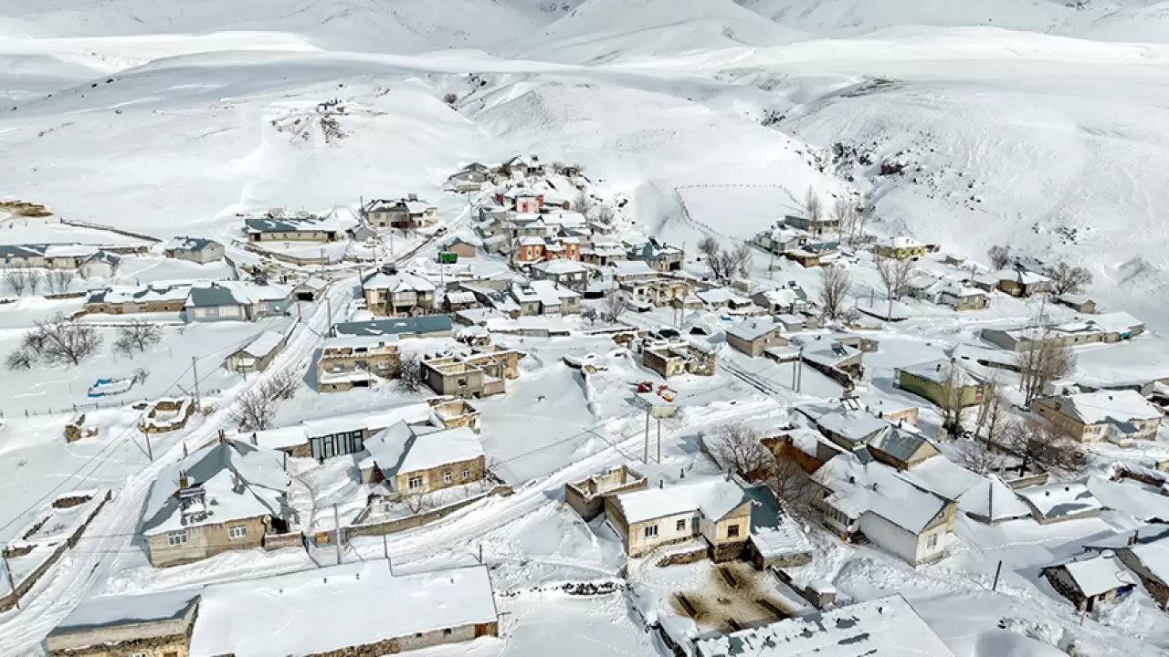 Süphan Dağı eteğinde kar hayatı zorluyor: Köylüler kara karşı mücadele ediyor 4