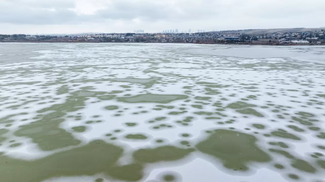 Ankara’da Mogan Gölü dondu 18