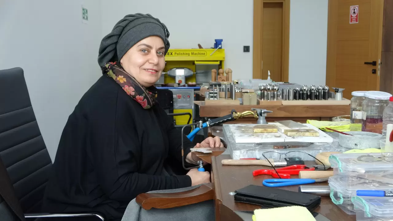 40 yaşından sonra takı tasarımcısı oldu 1
