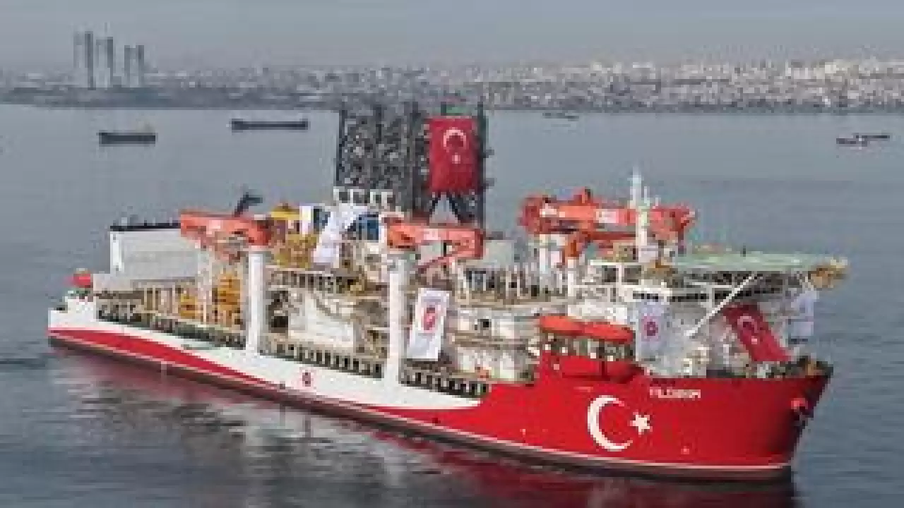 Dev enerji hamlesi Boğaz’da: Türk sondaj gemisi Yıldırım İstanbul’dan Karadeniz’e geçti 9