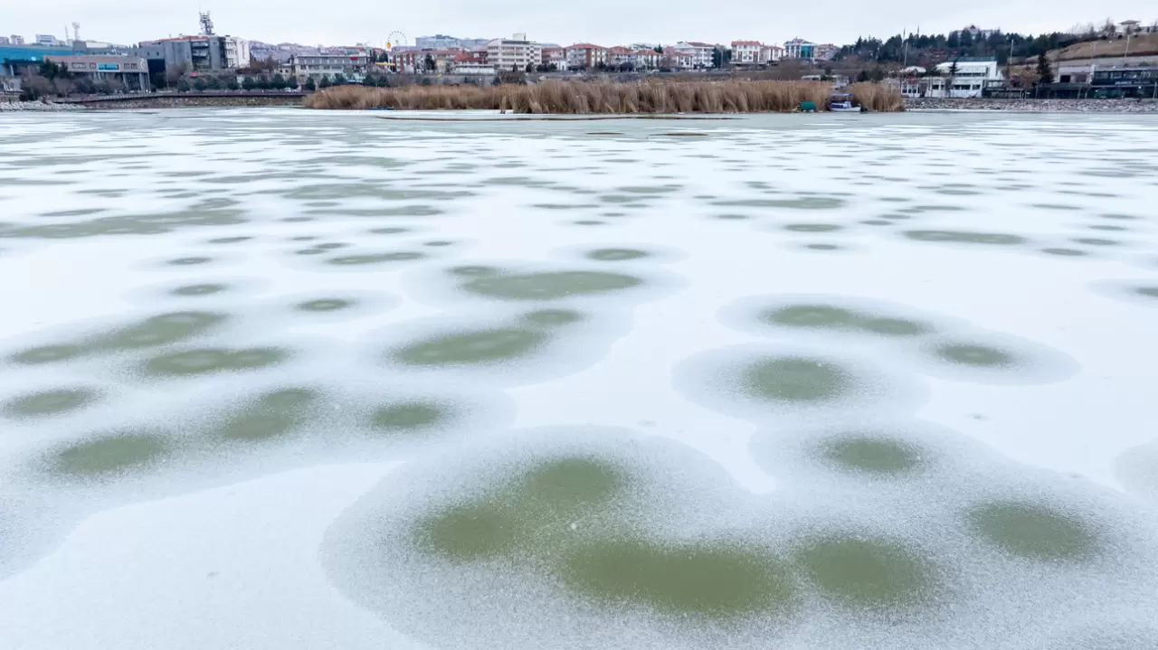 Ankara’da Mogan Gölü dondu 13