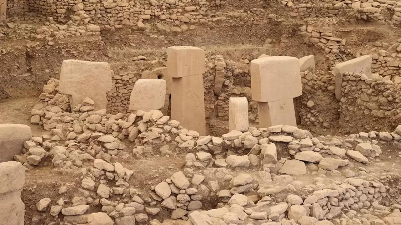 Baraj suları çekildi: Adıyaman’da Göbeklitepe benzeri Neolitik taş yapılar bulundu 4