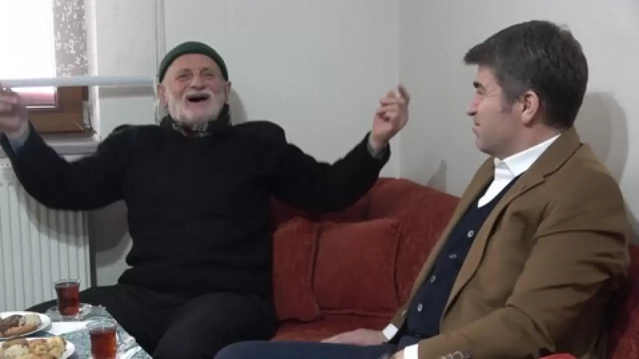 84 yaşındaki “Yemci Dede” 20 yıldır sokak güvercinlerini besliyor 9