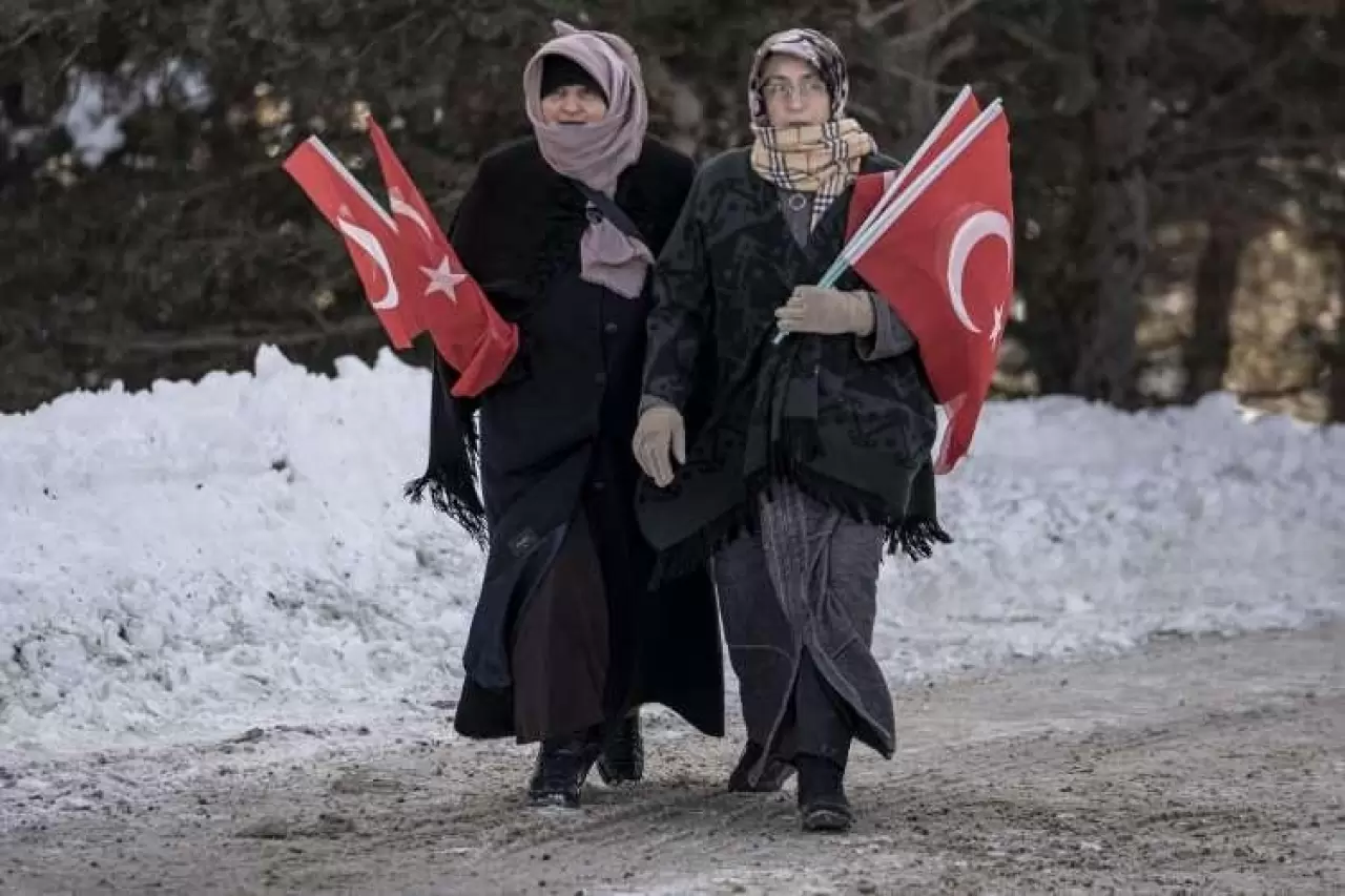 Binlerce kişi 111. yılında aynı yerde! "Türkiye Şehitleriyle Yürüyor" 4
