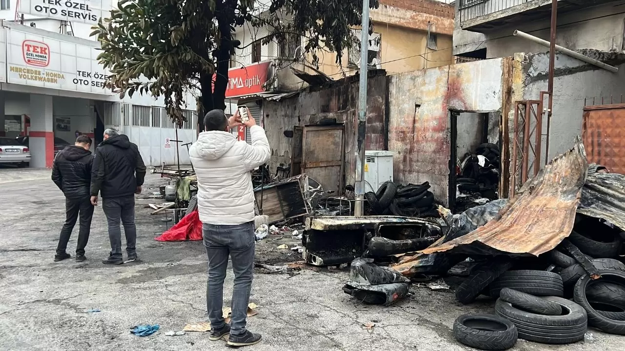 Güvenlik kamerası kaydetti: 58 yaşındaki adam alevlerin arasında kaldı 3