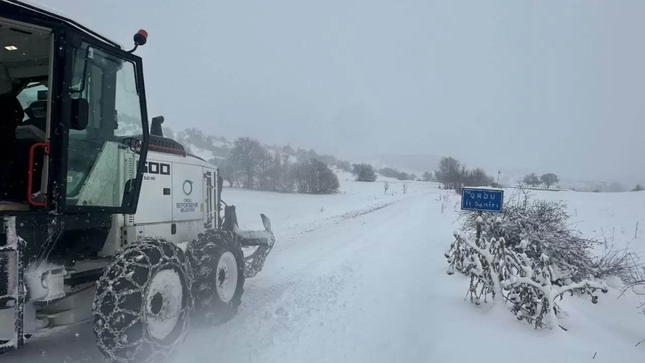 Kar kabusu geri döndü: Trabzon’dan Ordu’ya yüzlerce yol kapandı 8