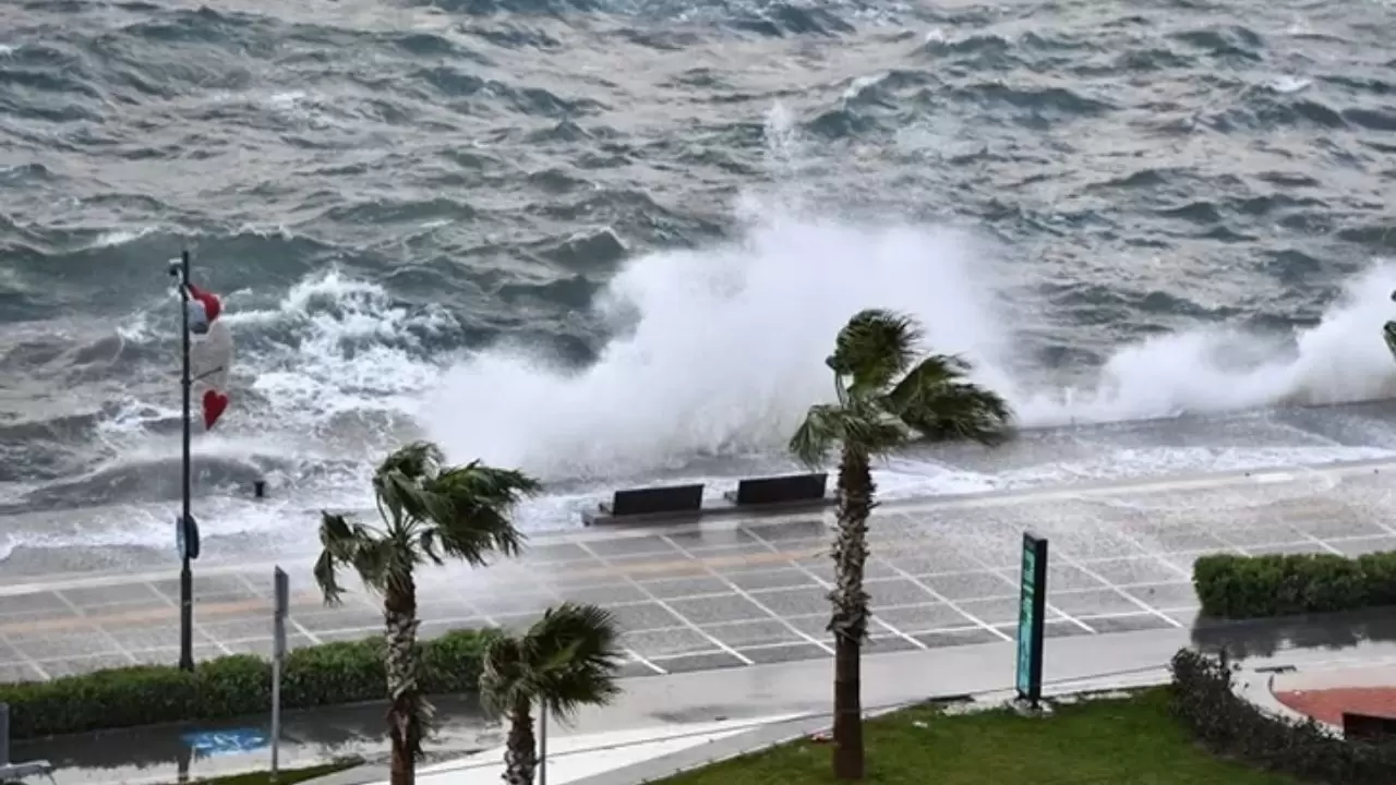Meteoroloji uyardı: Türkiye’de hava ikiye bölündü! Sağanak, fırtına, don ve çığ alarmı 3