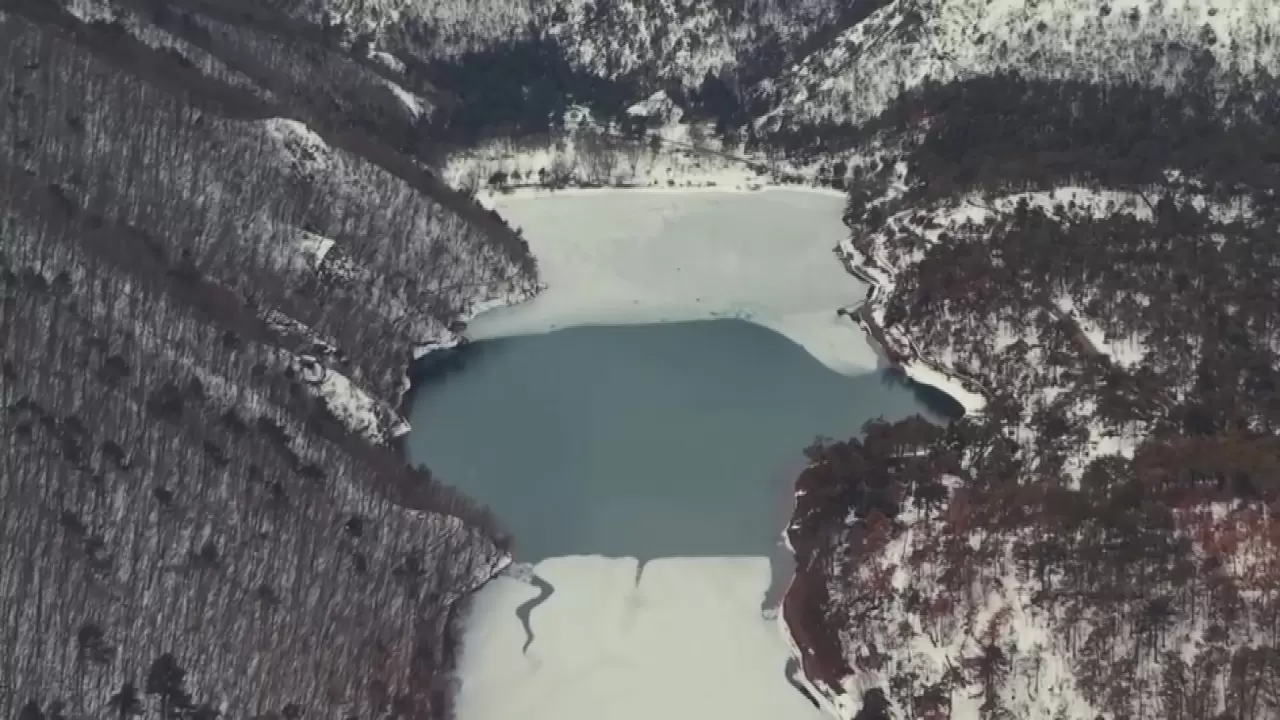 Turizm cenneti olan Boraboy Gölü’nün yüzeyi buz tuttu 3