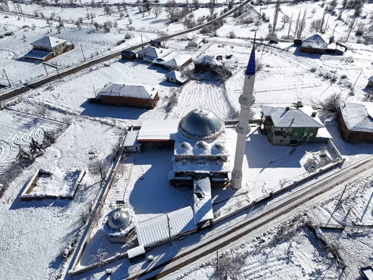 Uşak'ta kar yağışı sonrası kartpostallık manzaralar! İşte o eşsiz görüntüler! 2