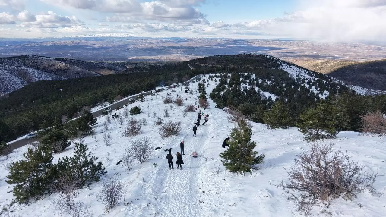 Bulutların üzerinde beyaz yolculuk: Kırıkkale'de kışın tadı Dinek Dağı'nda çıkıyor 6