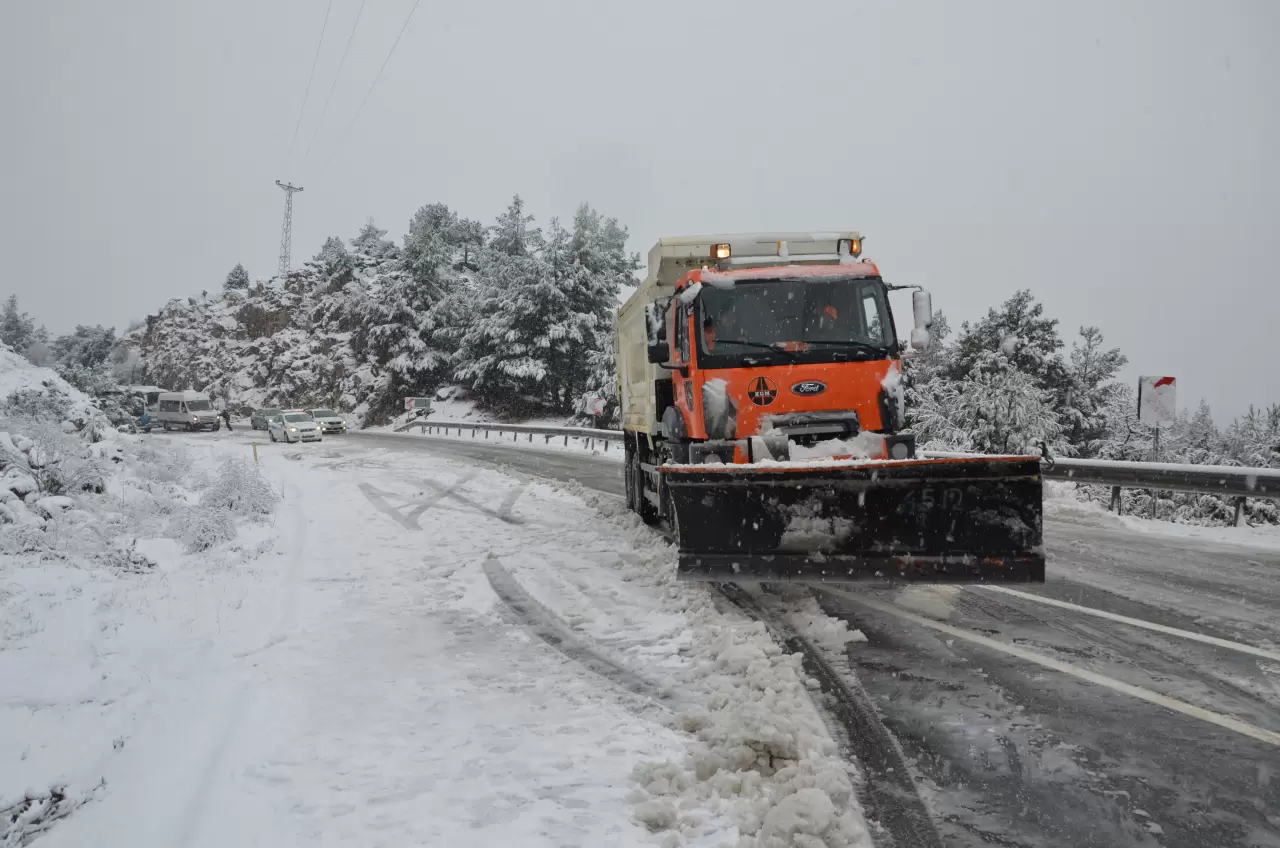 Antalya'da sel sonrası kar yağışı başladı 4