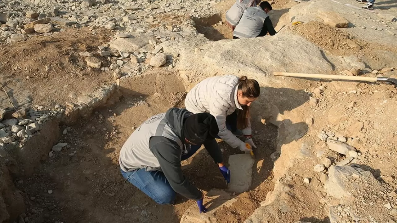 Baraj suları çekildi: Adıyaman’da Göbeklitepe benzeri Neolitik taş yapılar bulundu 5