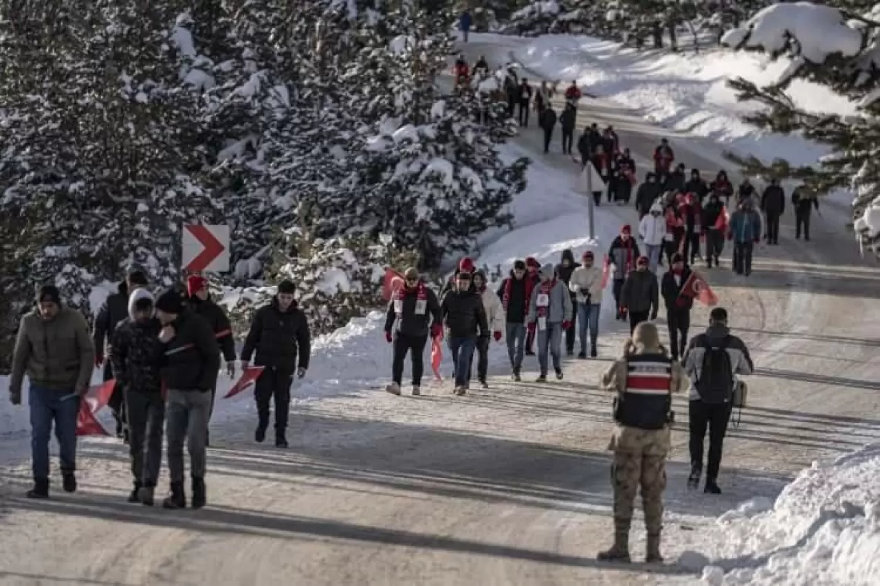 Binlerce kişi 111. yılında aynı yerde! "Türkiye Şehitleriyle Yürüyor" 5