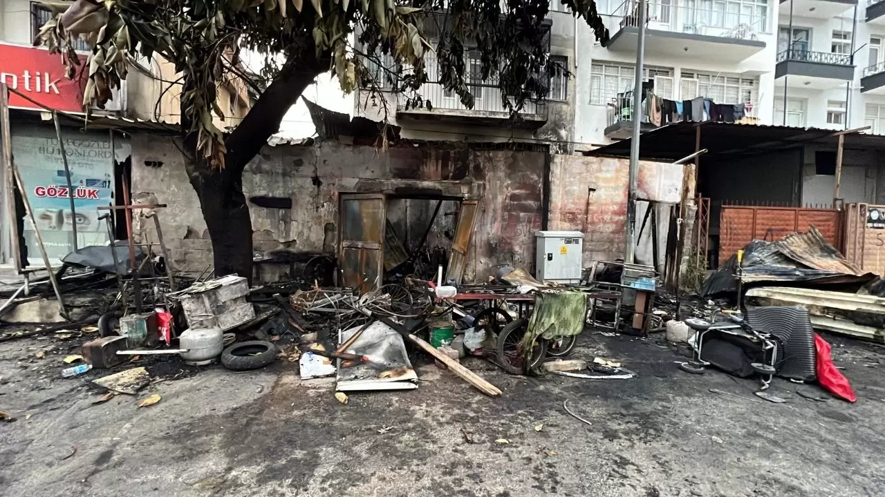 Güvenlik kamerası kaydetti: 58 yaşındaki adam alevlerin arasında kaldı 1