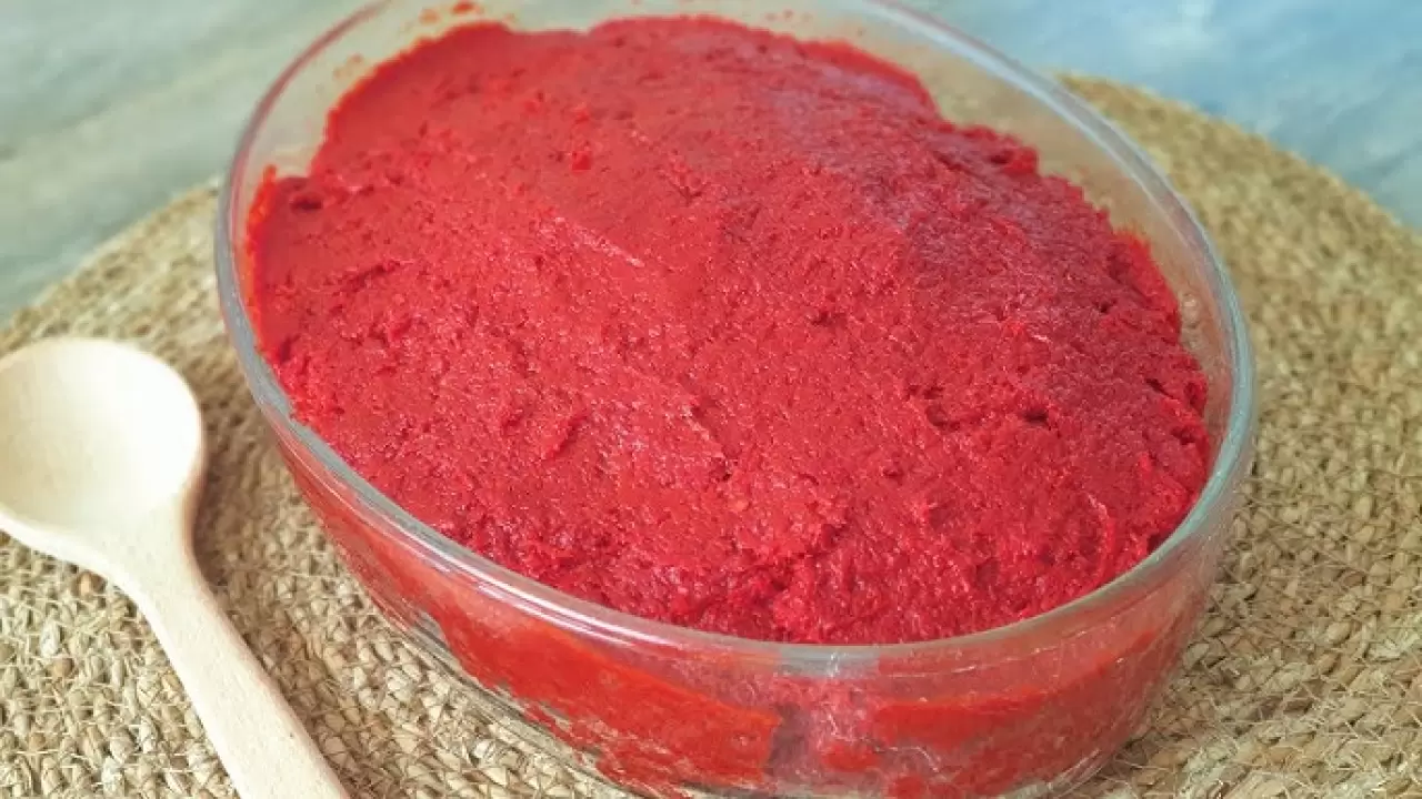 Gaziantepli köylüler de uyguluyor; Salçanın küf yapmasını ve bozulmasını önlüyor 1