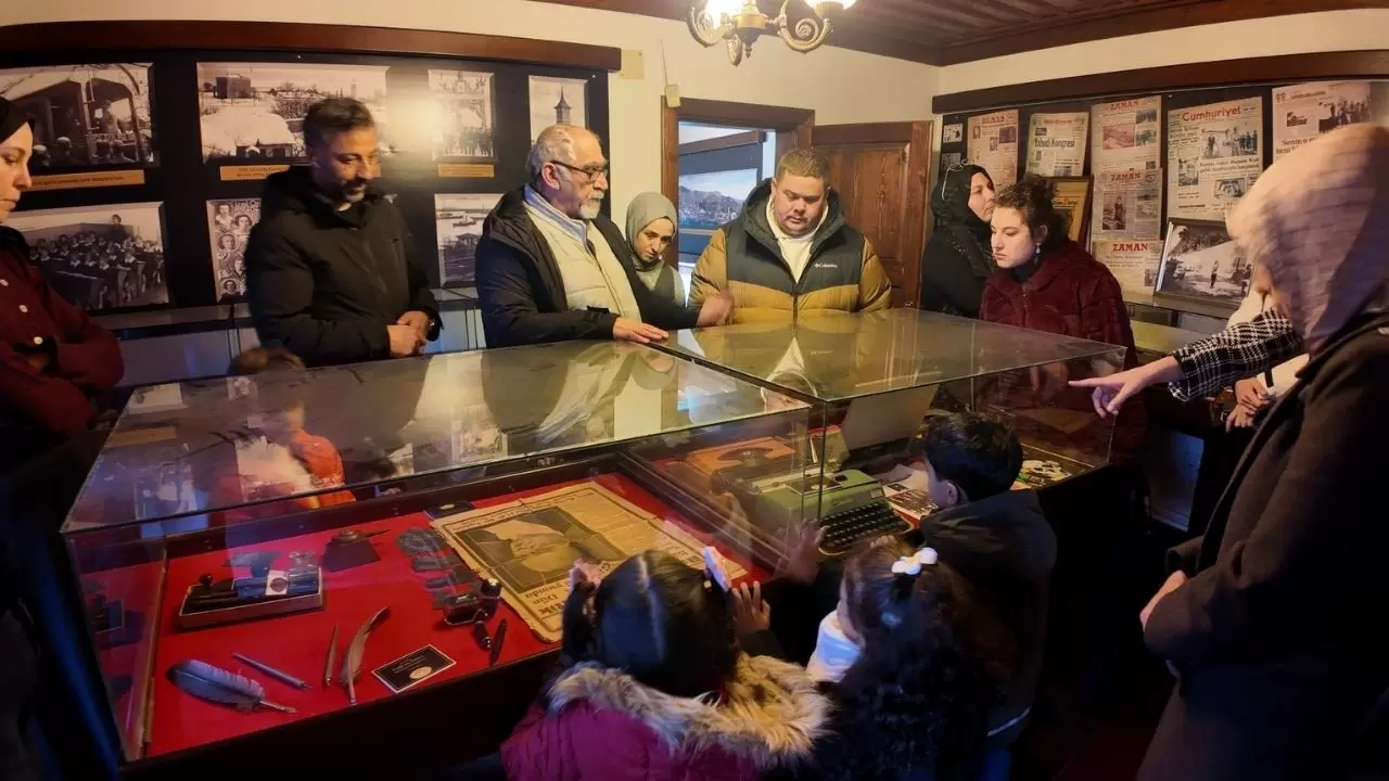 10 Ocak Çalışan Gazeteciler Günü’nde çocuklar Basın Onur Günü hakkında bilgi edindi, medya bilinci kazandı 3