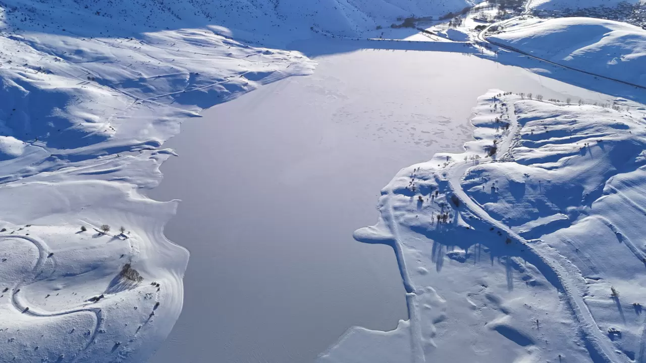 Yıldız Göleti tamamen dondu, ortaya kartpostallık görüntüler çıktı 2