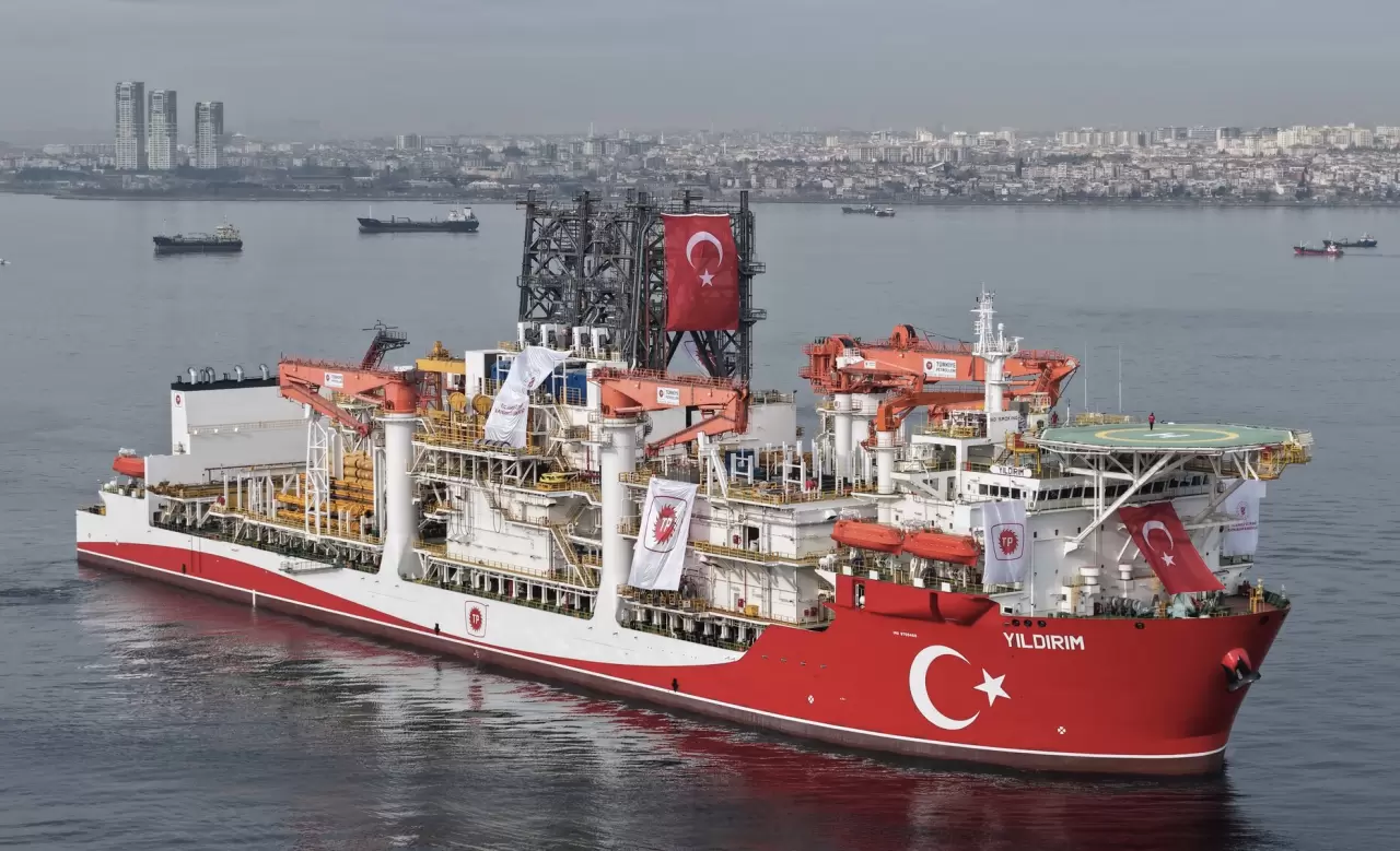 Dev enerji hamlesi Boğaz’da: Türk sondaj gemisi Yıldırım İstanbul’dan Karadeniz’e geçti 2