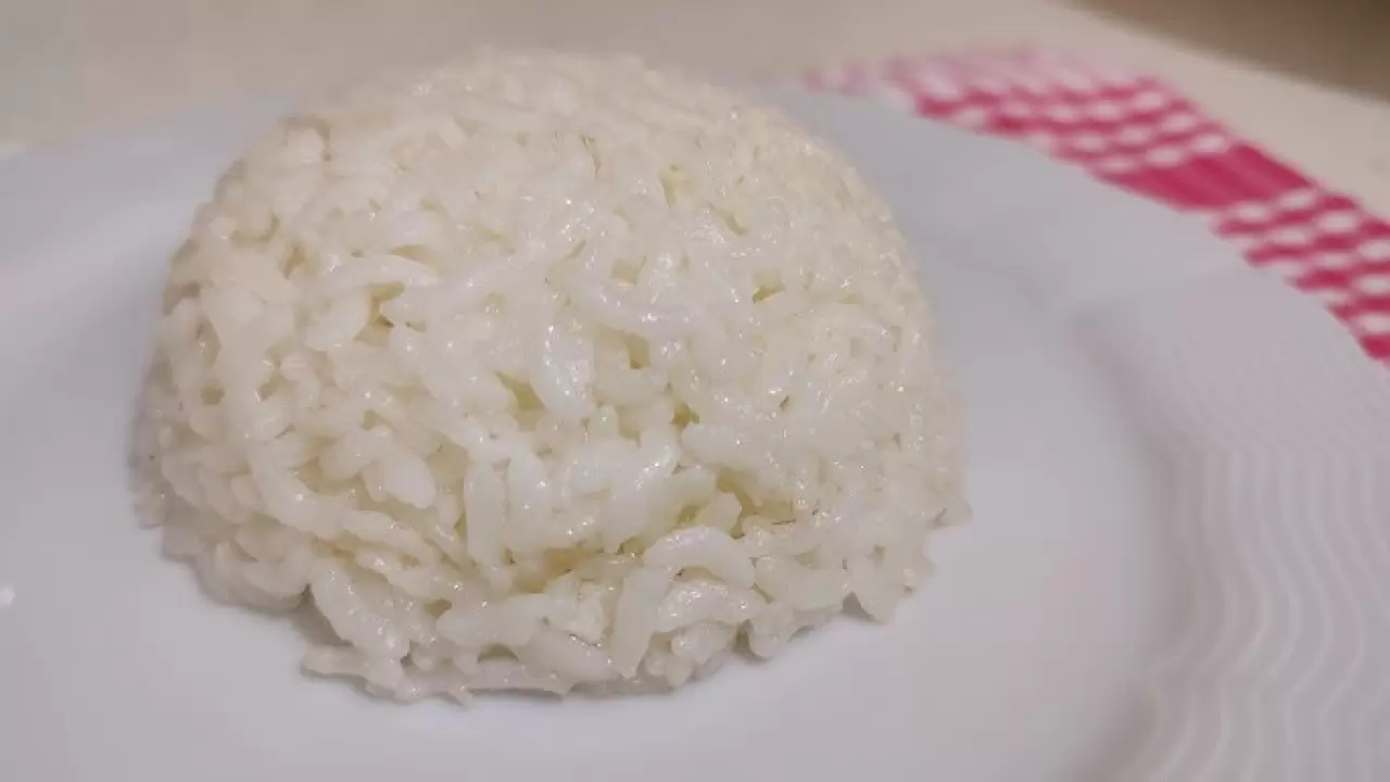 Pirinç pilavını tane tane yapan tüyo; Ayrıca pilav bembeyaz parlak oluyor 10