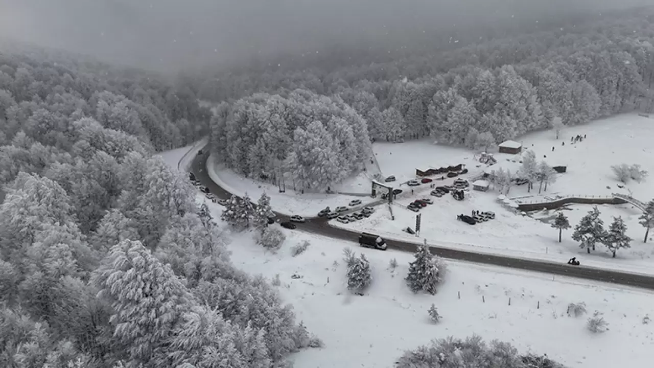 Domaniç Dağı beyaza büründü! Yayla ve tabiat parklarına ziyaretçi akını 2