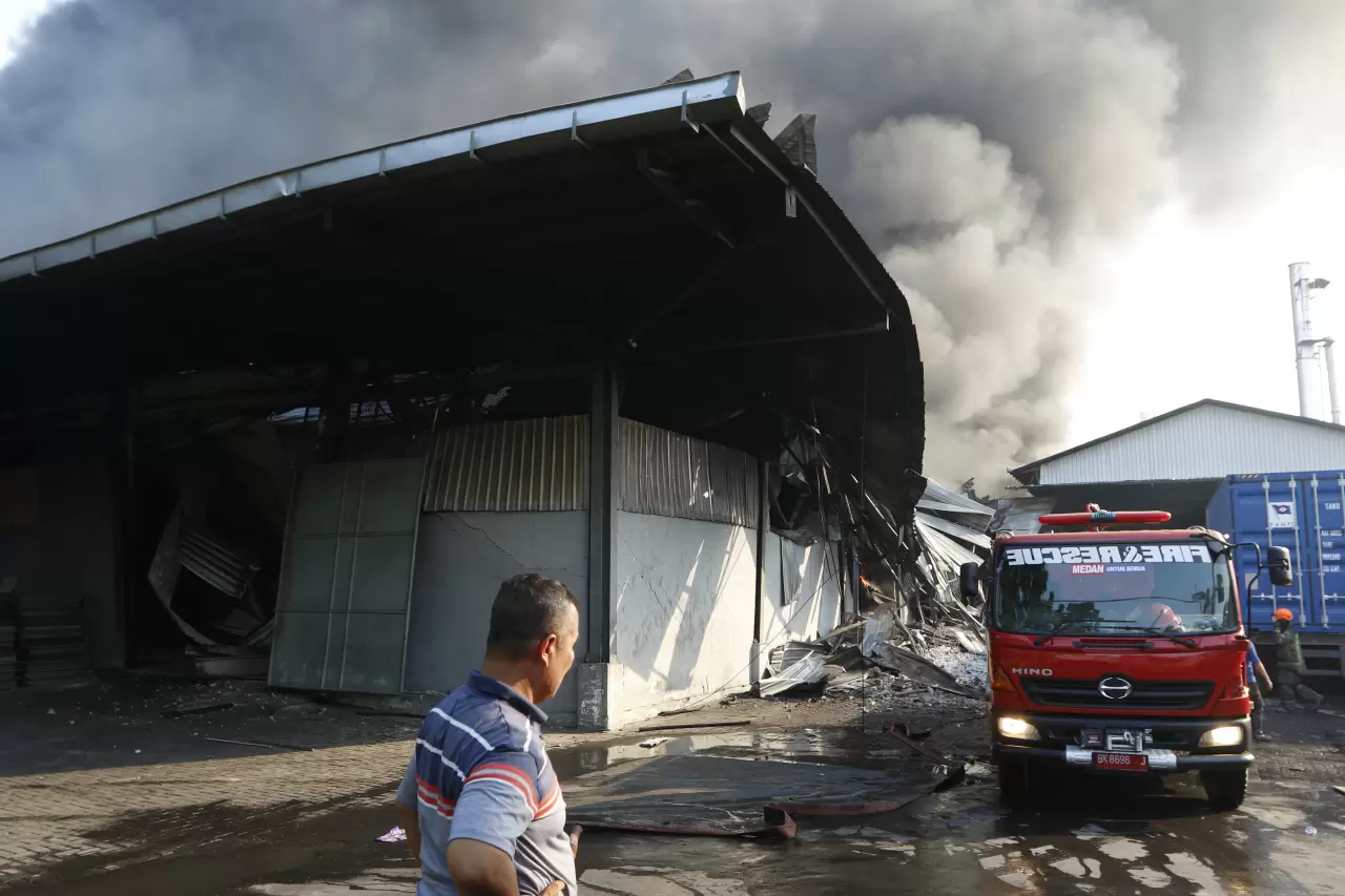 Endonezya’nın Medan kentinde fabrika yangını 3