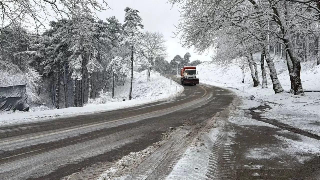 Kazdağları'nda kar yağışı etkili oluyor 2
