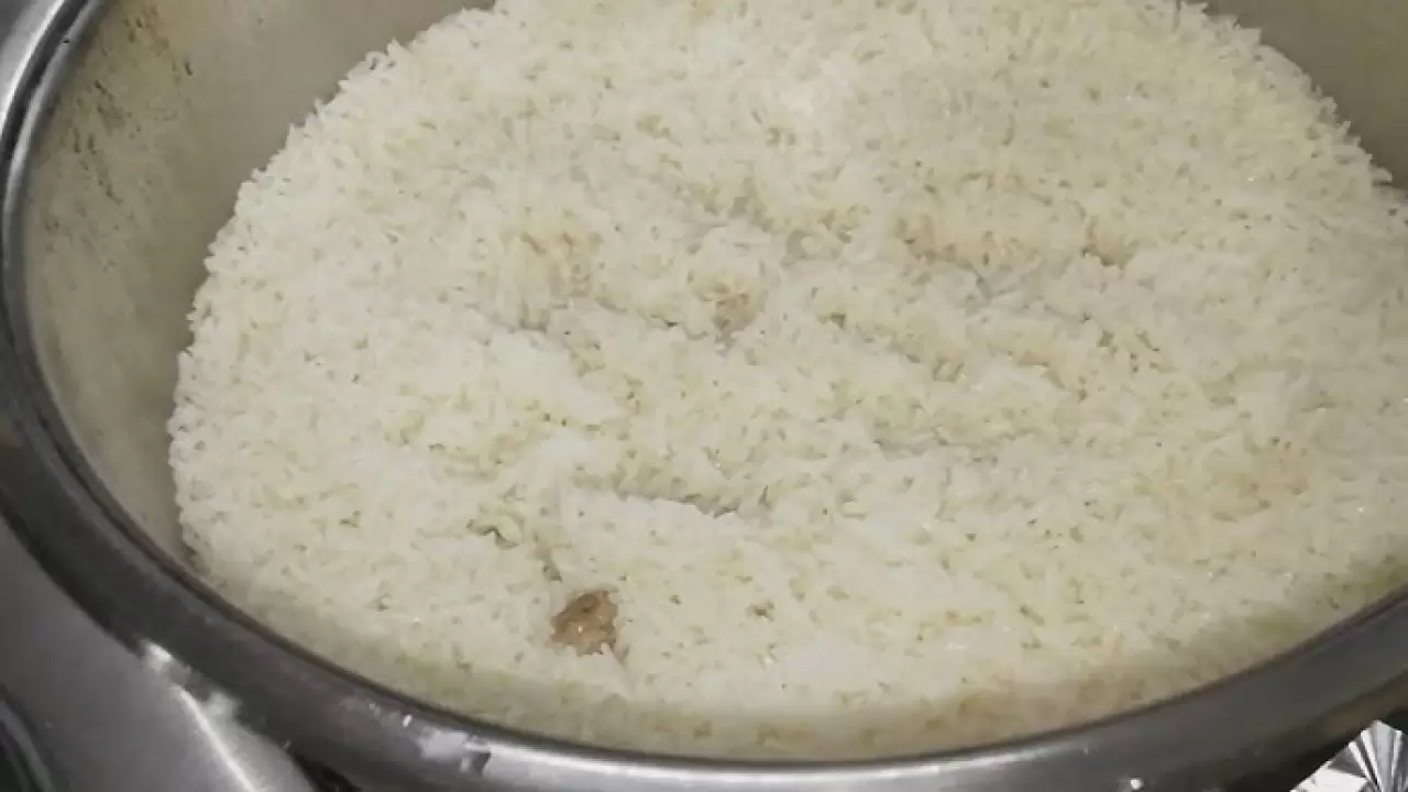 Pirinç pilavını tane tane yapan tüyo; Ayrıca pilav bembeyaz parlak oluyor 9