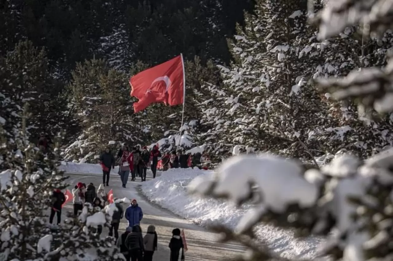 Binlerce kişi 111. yılında aynı yerde! "Türkiye Şehitleriyle Yürüyor" 6
