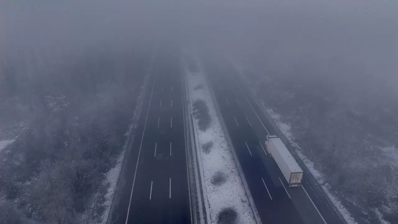 Sürücüler zor anlar yaşadı: Anadolu Otoyolu sisle kaplandı 2