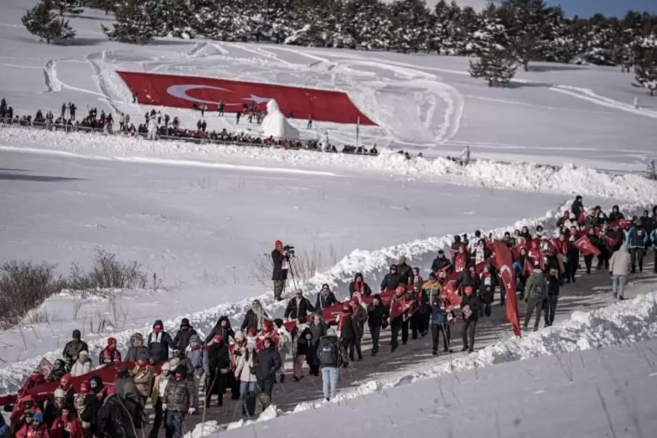 Binlerce kişi 111. yılında aynı yerde! "Türkiye Şehitleriyle Yürüyor" 12