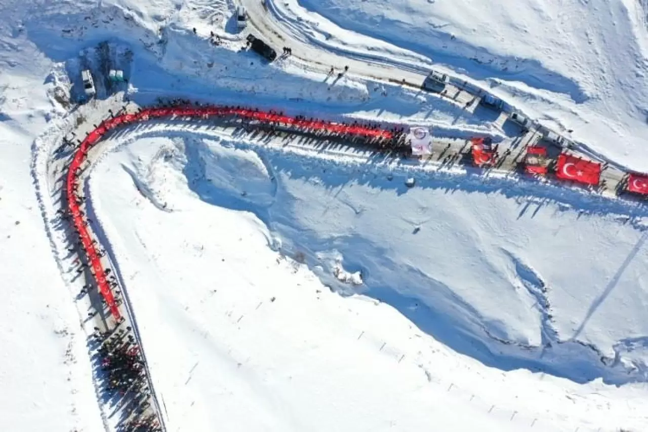 Binlerce kişi 111. yılında aynı yerde! "Türkiye Şehitleriyle Yürüyor" 23