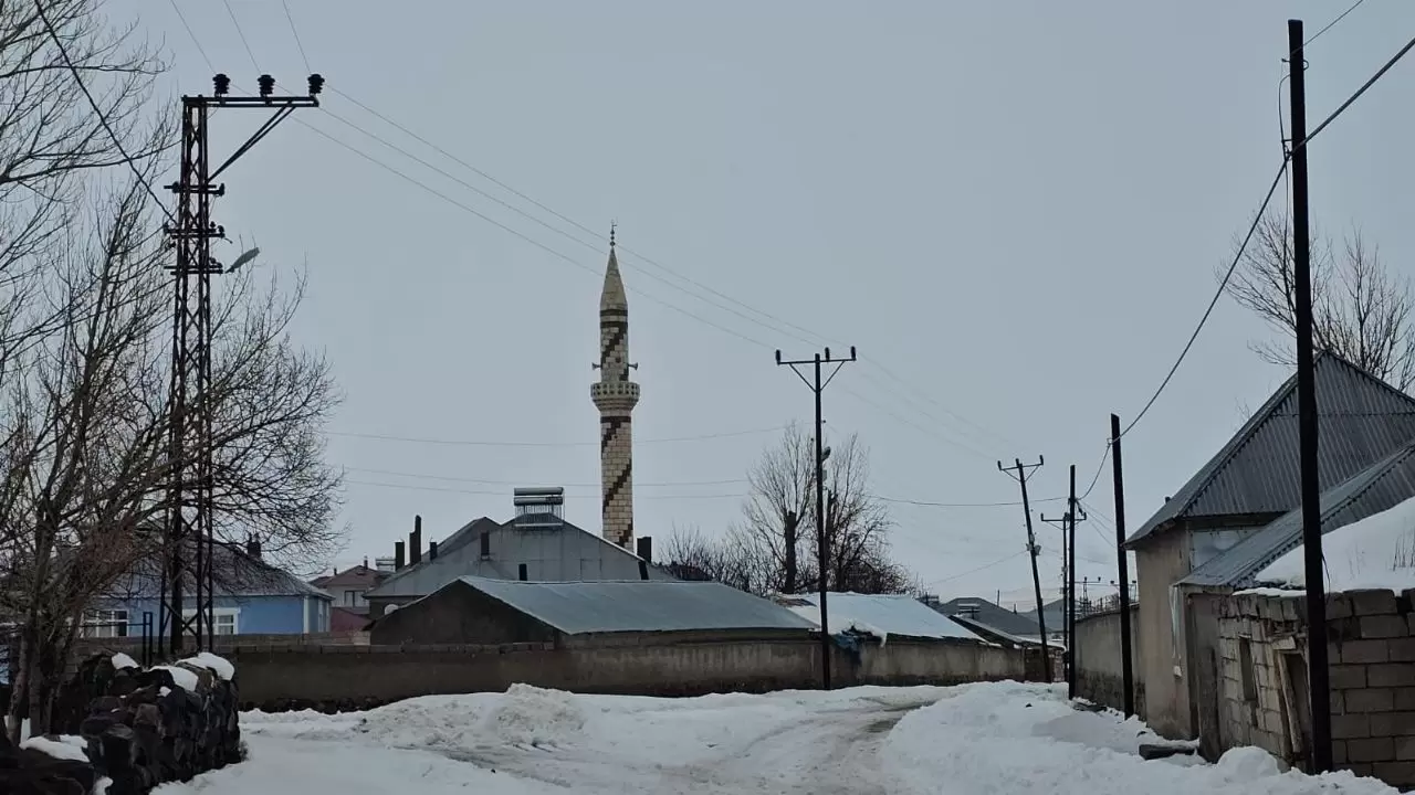 Yoğun kar yağışı Adilcevaz-Van karayolunu kilitledi 5