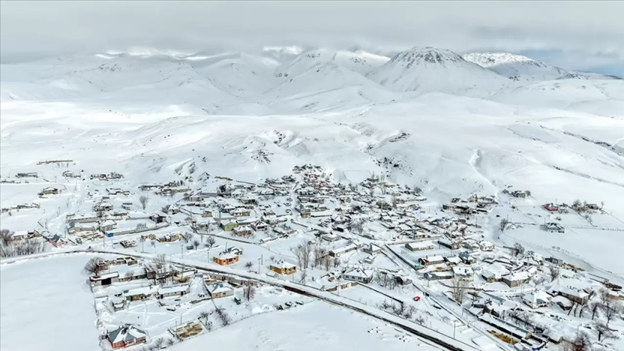 Süphan Dağı eteğinde kar hayatı zorluyor: Köylüler kara karşı mücadele ediyor 2