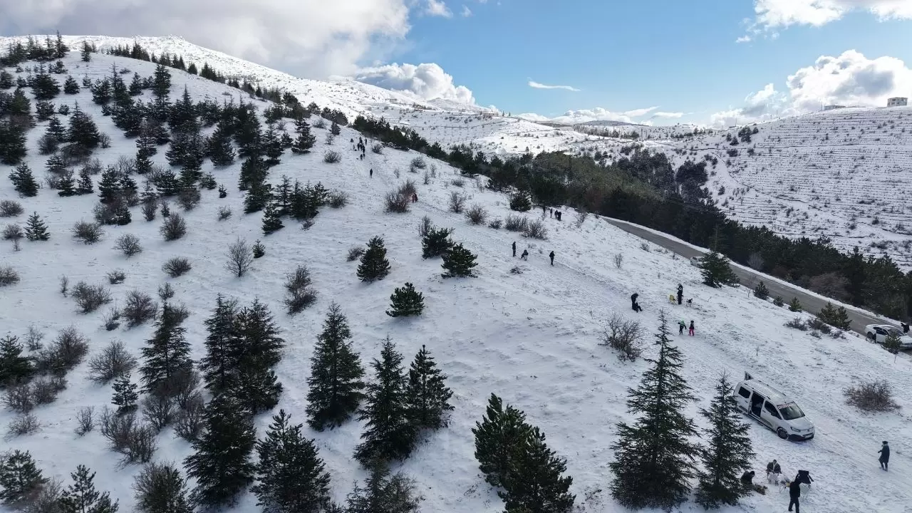 Bulutların üzerinde beyaz yolculuk: Kırıkkale'de kışın tadı Dinek Dağı'nda çıkıyor 1