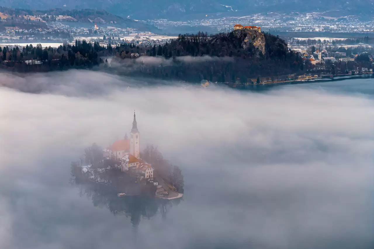 Bled Gölü'nde sisli bir masal: Doğa severler için kaçırılmayacak anlar! 3