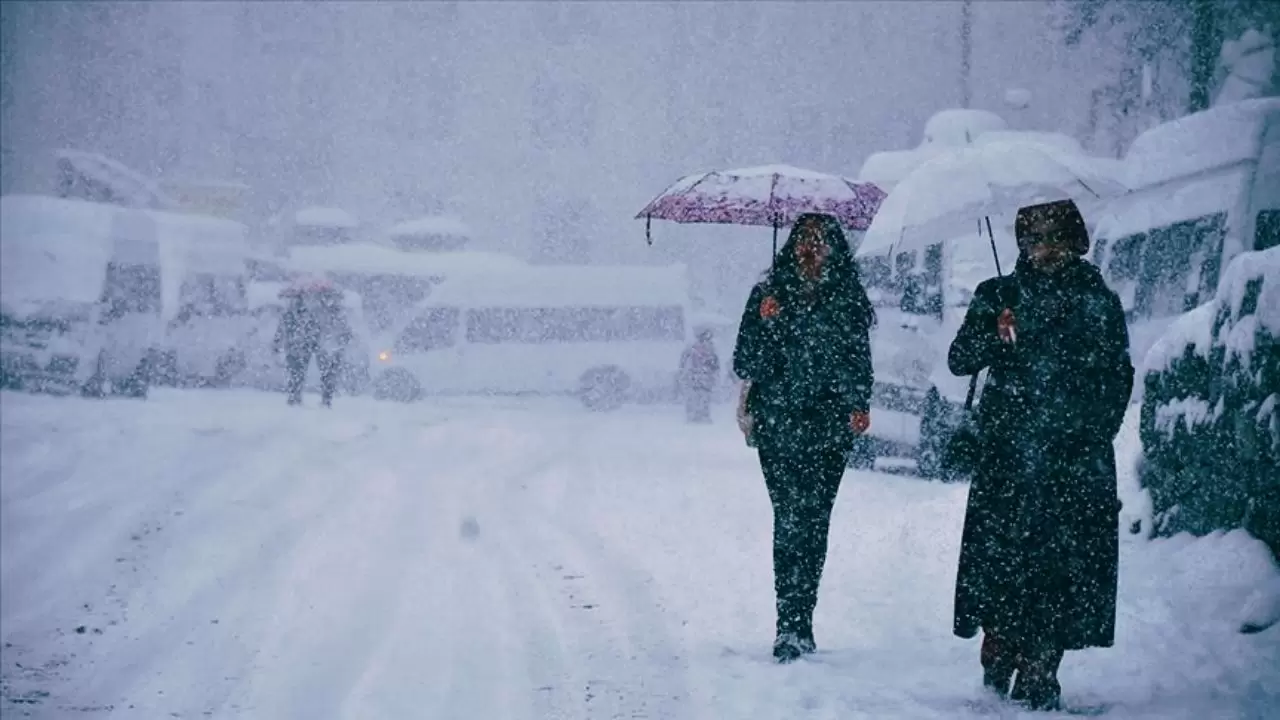 19 Ocak hava durumu: Kar ne zaman yağacak? Meteoroloji'den İstanbul, Ankara ve Sivas için kuvvetli kar yağışı uyarısı 4
