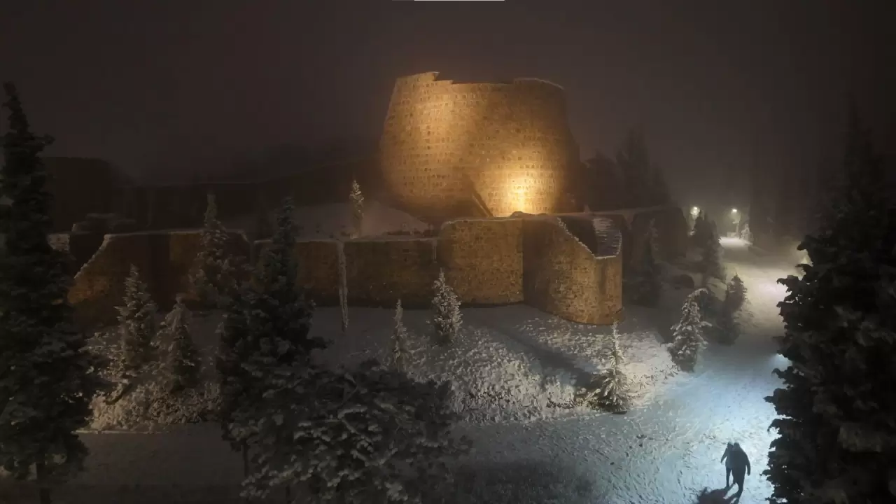 Kar Aydos’u beyaza bürüdü: Tarihi kale kartpostallık manzaraya dönüştü! 2