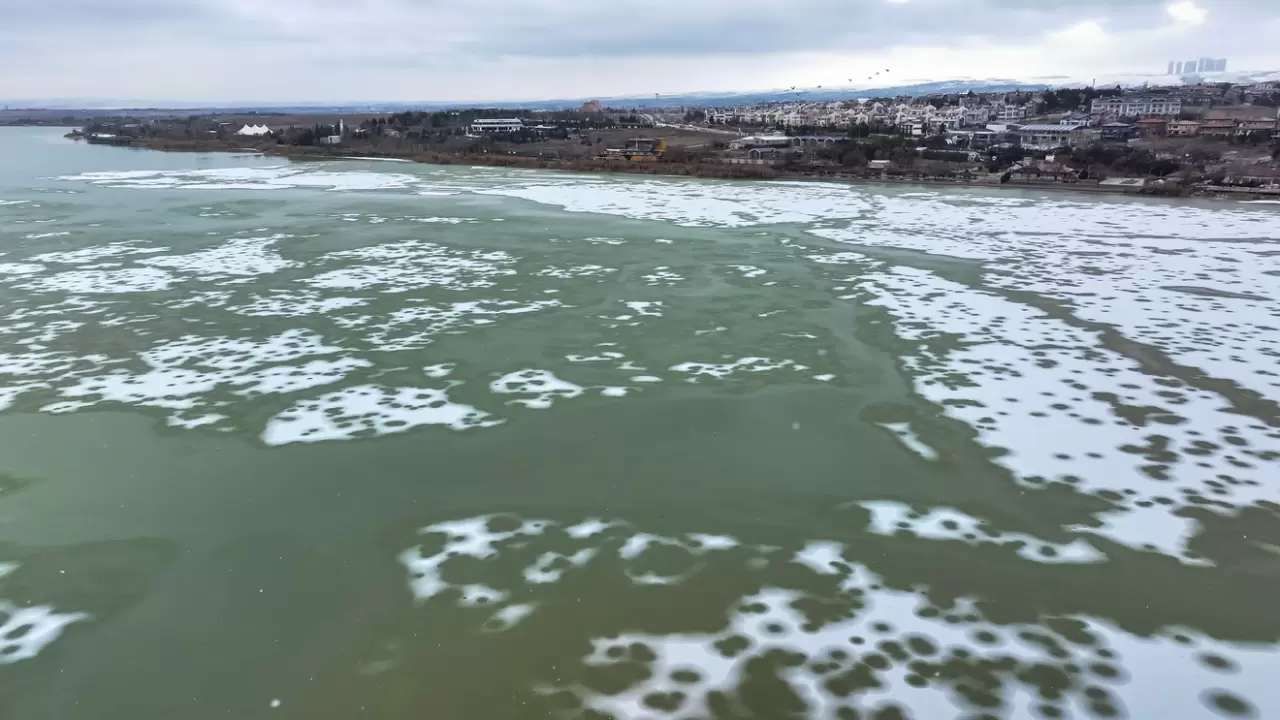 Ankara’da Mogan Gölü dondu 20