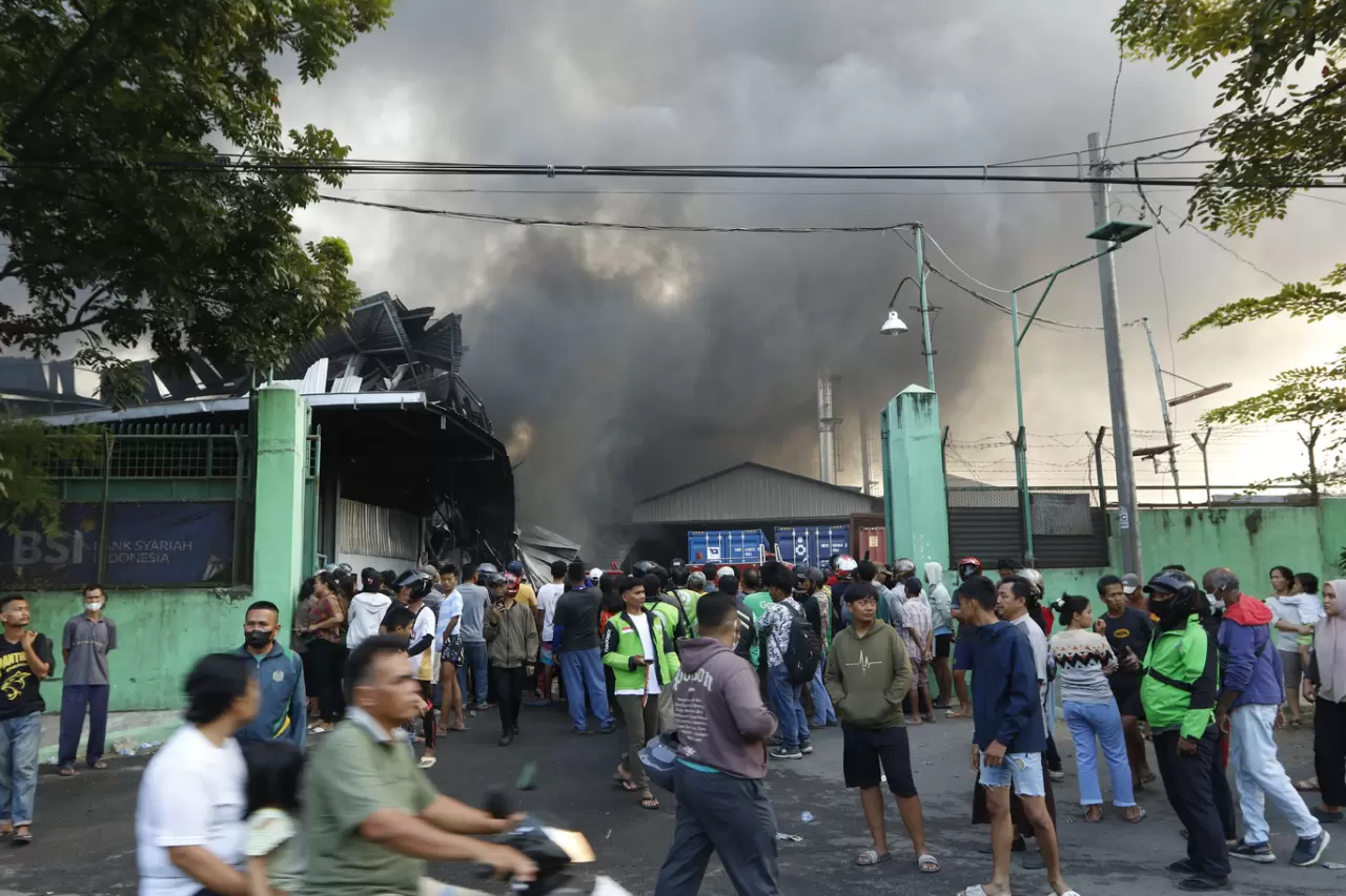 Endonezya’nın Medan kentinde fabrika yangını 4