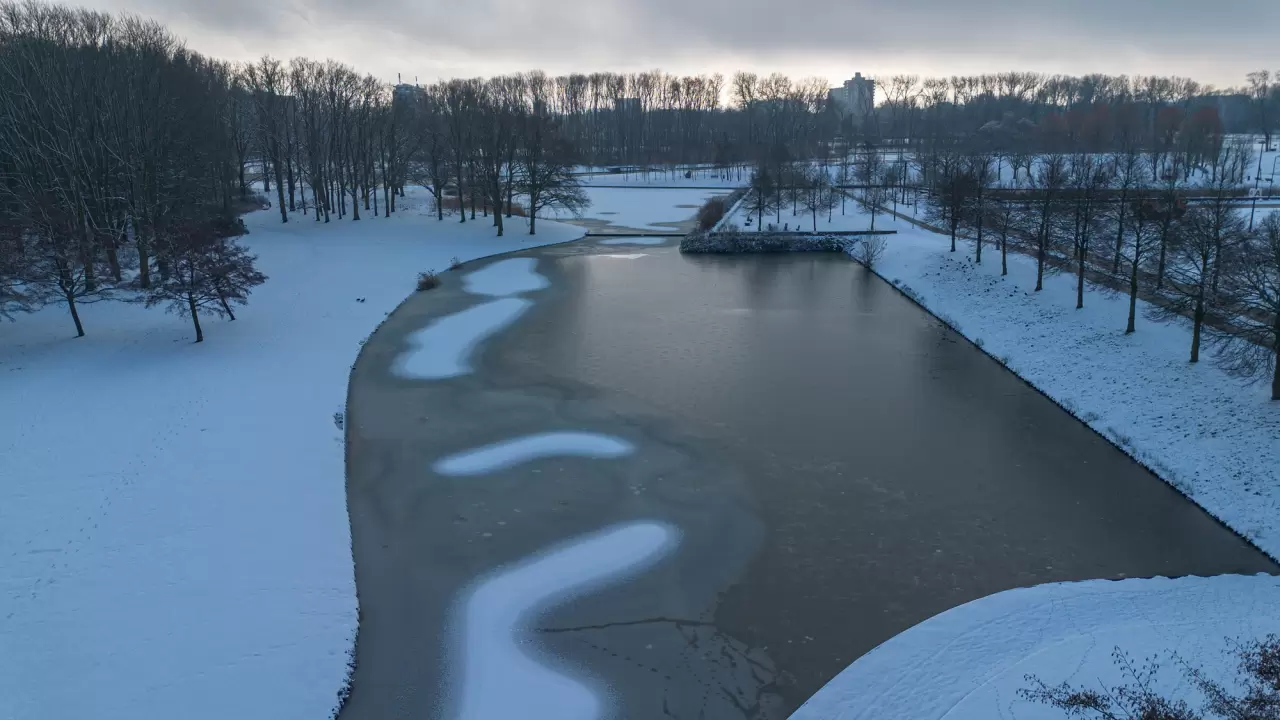 Hollanda’yı kış fırtınası vurdu! Ulaşım aksadı 2