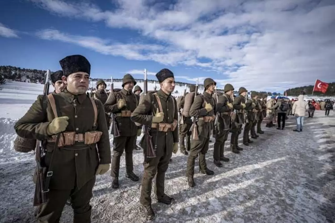 Binlerce kişi 111. yılında aynı yerde! "Türkiye Şehitleriyle Yürüyor" 10