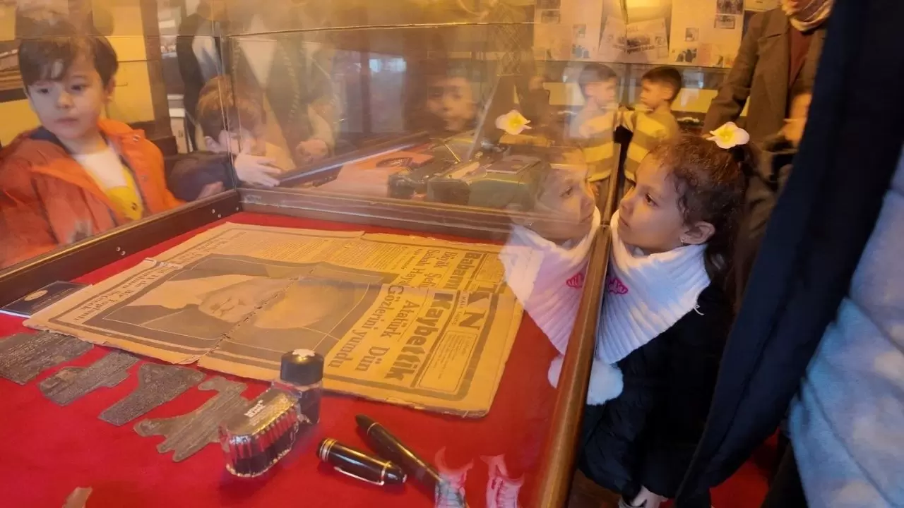 10 Ocak Çalışan Gazeteciler Günü’nde çocuklar Basın Onur Günü hakkında bilgi edindi, medya bilinci kazandı 2