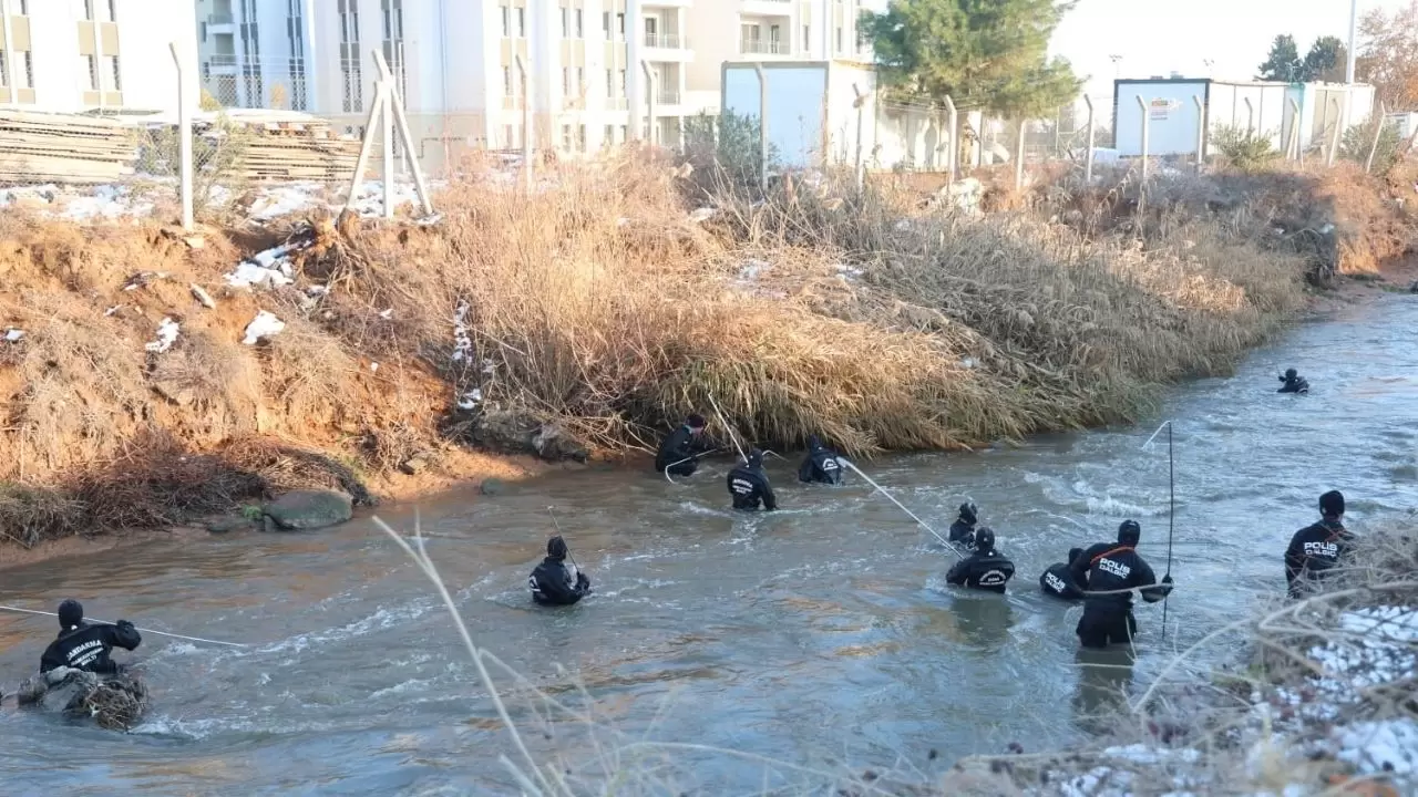 Harran’da sulama kanalına düşen araçta kayıp sürücü Halil Gündüz için seferberlik! 1