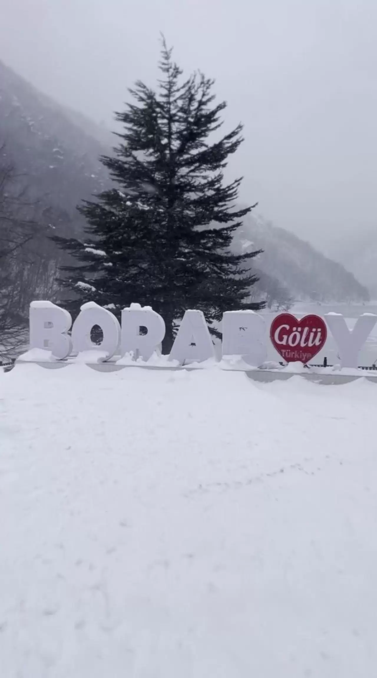 Turizm cenneti olan Boraboy Gölü’nün yüzeyi buz tuttu 4