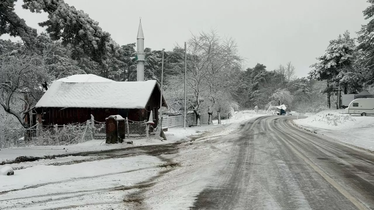 Kazdağları'nda kar yağışı etkili oluyor 4