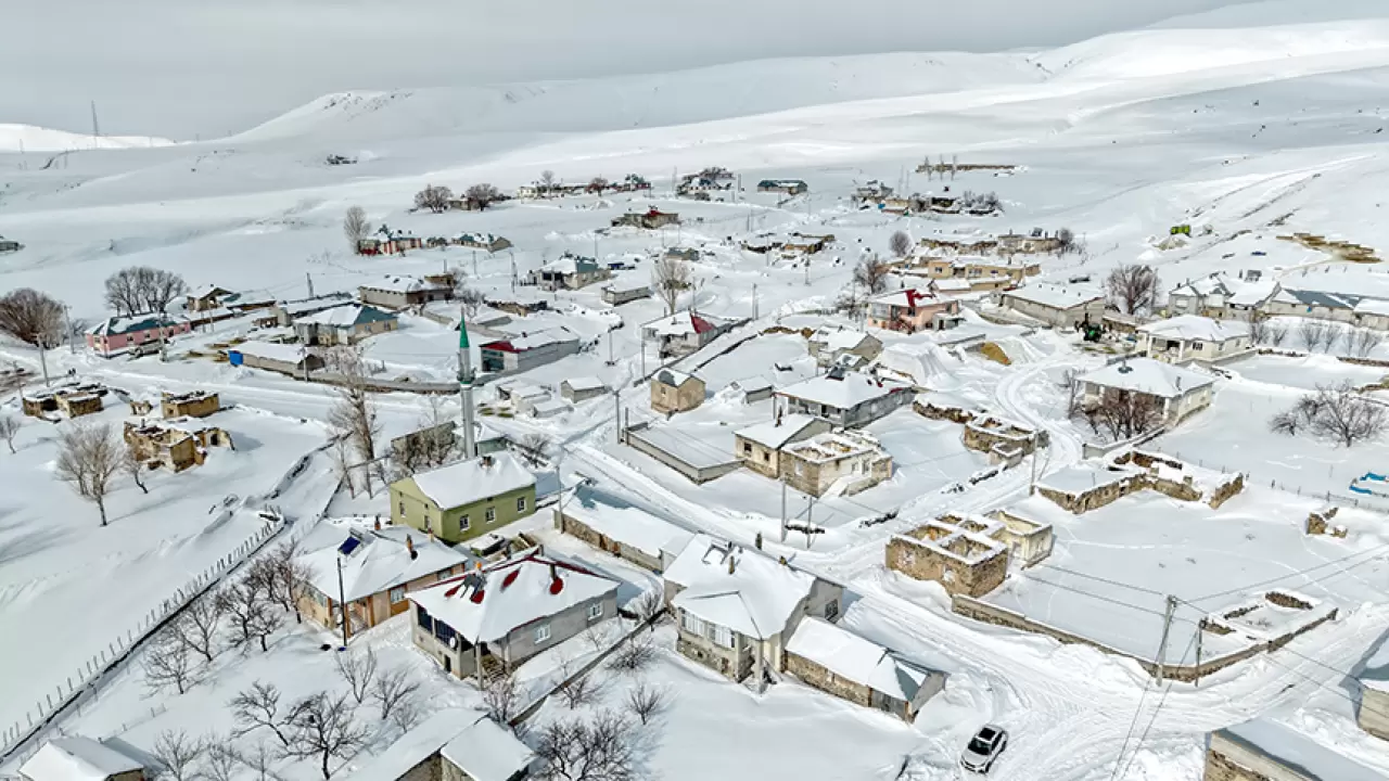 Süphan Dağı eteğinde kar hayatı zorluyor: Köylüler kara karşı mücadele ediyor 3