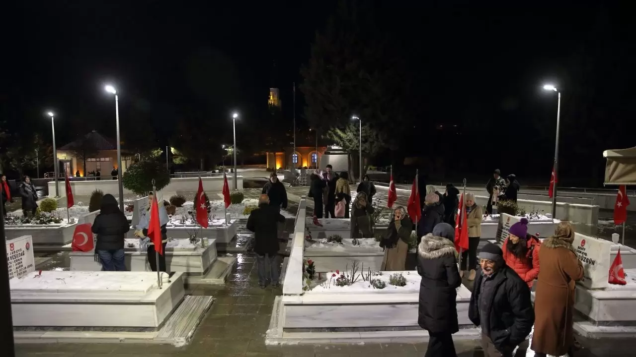 Şehitlerimizin yanında: Yılbaşı geleneği 6 yıldır sürüyor 2