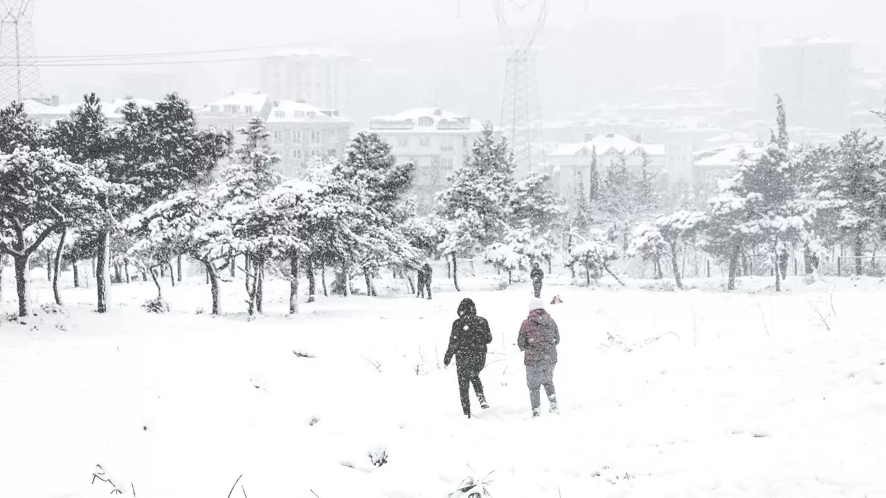 Yurt genelinde bulutlu hava hakim: İç kesimlerde kar bekleniyor 8