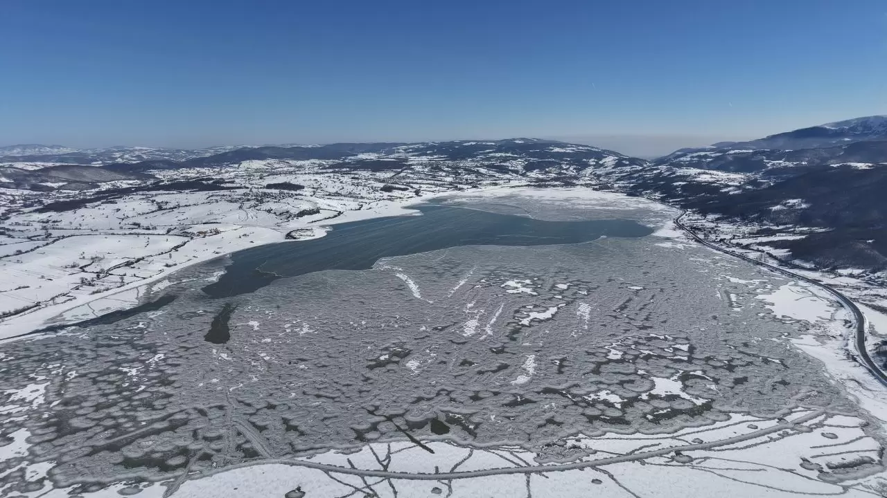 Hasırından çeyiz yapılan Ladik Gölü, kar yağışıyla yeniden doğuyor 1