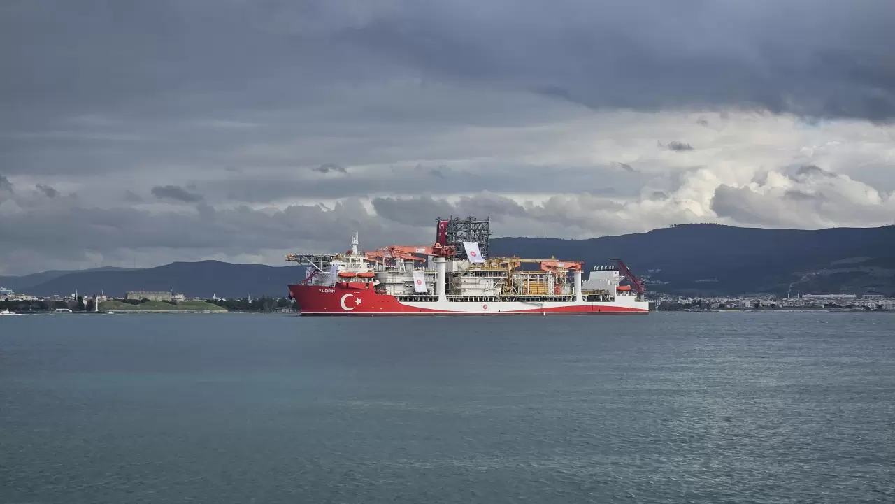 Türk filosunun yeni gözdesi "Yıldırım" Çanakkale Boğazı'ndan geçti 1